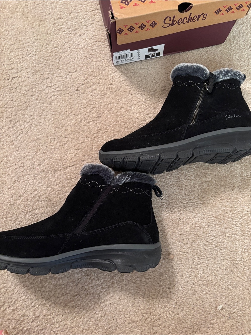 Skechers Women's Black Faux-Fur Trim Winter Ankle Boots - Picture 4 of 6